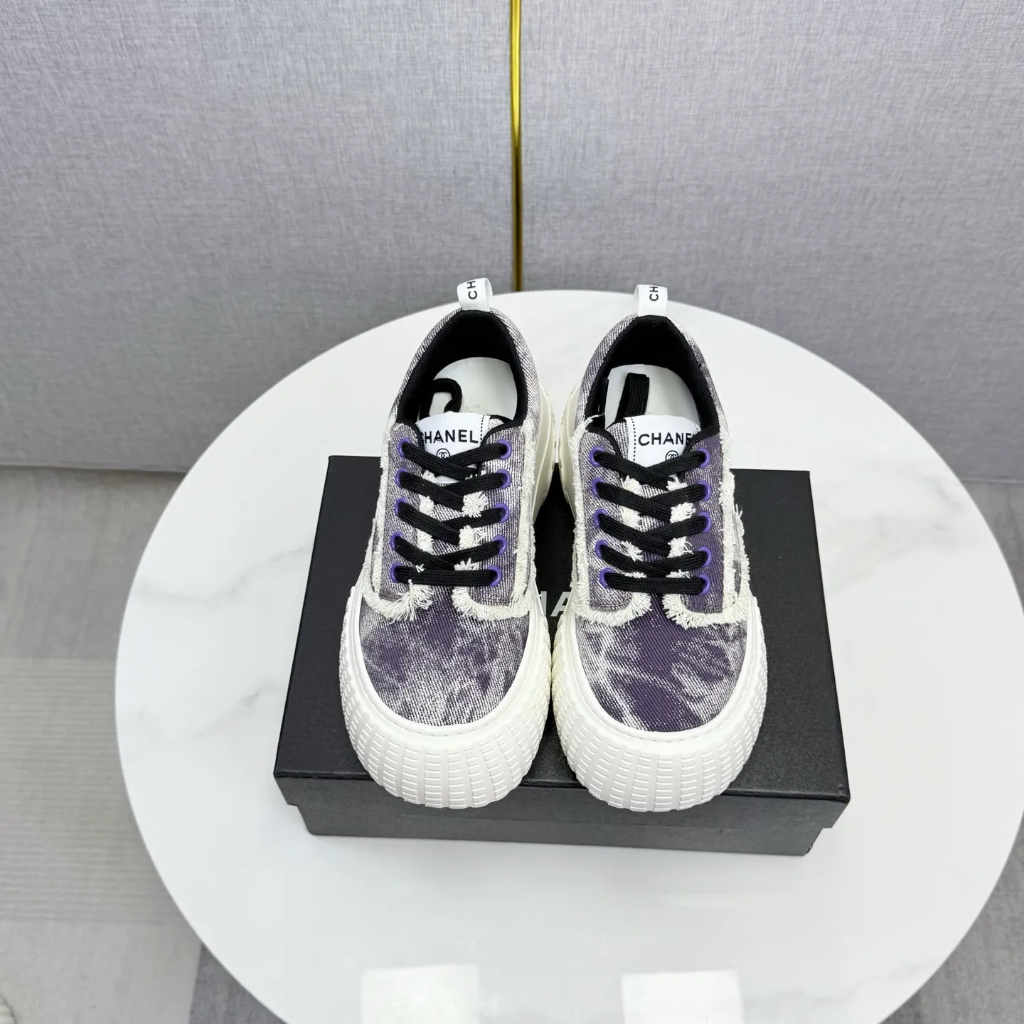 💕💕Factory direct selling price p640💕💕 Chanel Panda Shoes! 2025 counter's top casual sports shoes, this classic design; the upper is in the style of electric embroidery with various techniques; the outsole is fashionable and sporty; the unusual inclusion of a variety of color matching elements... The diversified mix and match is very good-looking and versatile, and can be used for leisure, fashion, sports, and outdoor... ꫛꫀꪝ Go➫ Materials: ❶Upper made of: original imported first-layer silk cowhide + original version waterproof cloth + original first-layer cowhide ❷Inner lining: Original Yangli+wang ❸ Outsole based on: Original TPU combination outsole Counter boutique packaging complete set for women 35–41